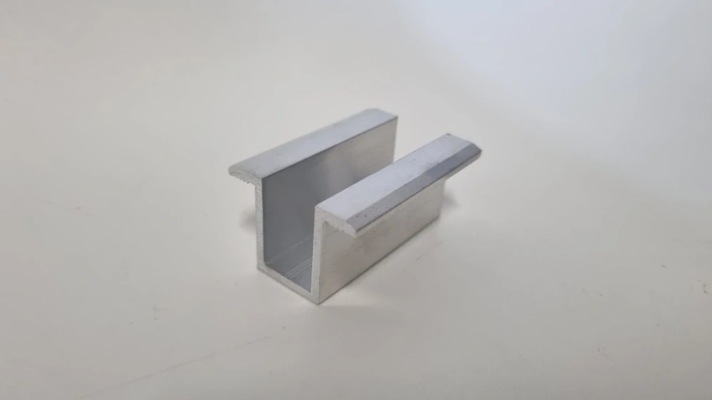 FVE středová úchytka